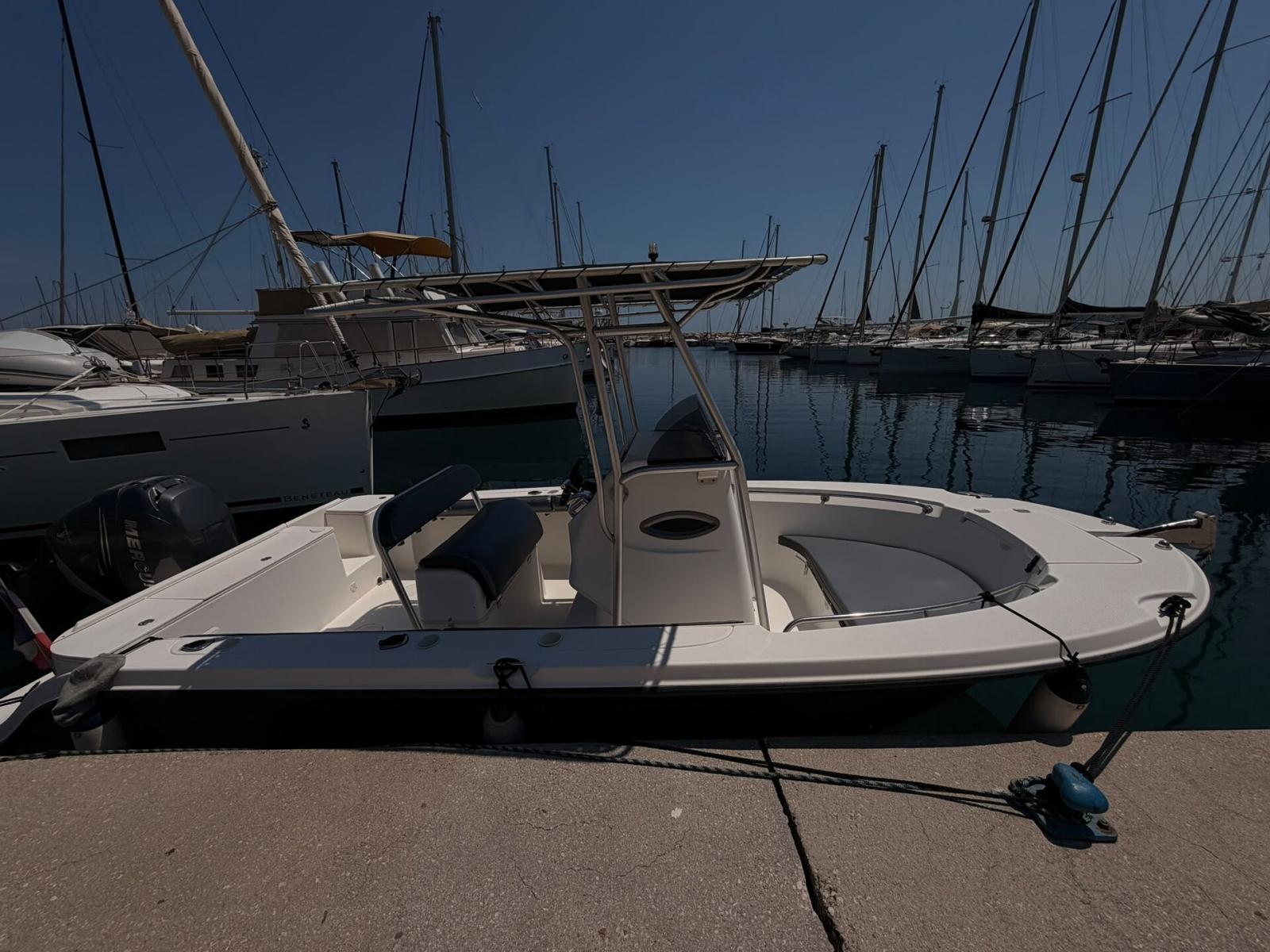 Trophy 2103 Center Console