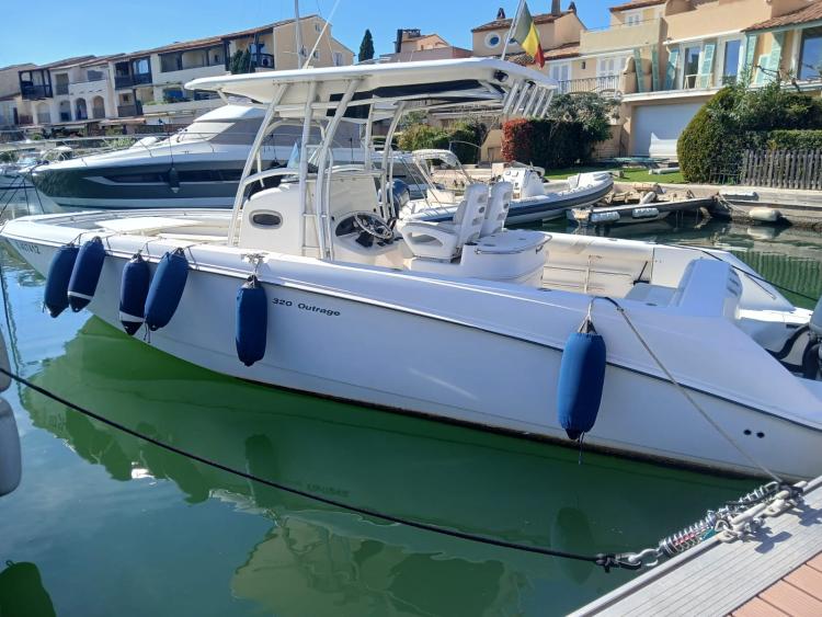 BOSTON WHALER 320 outrage