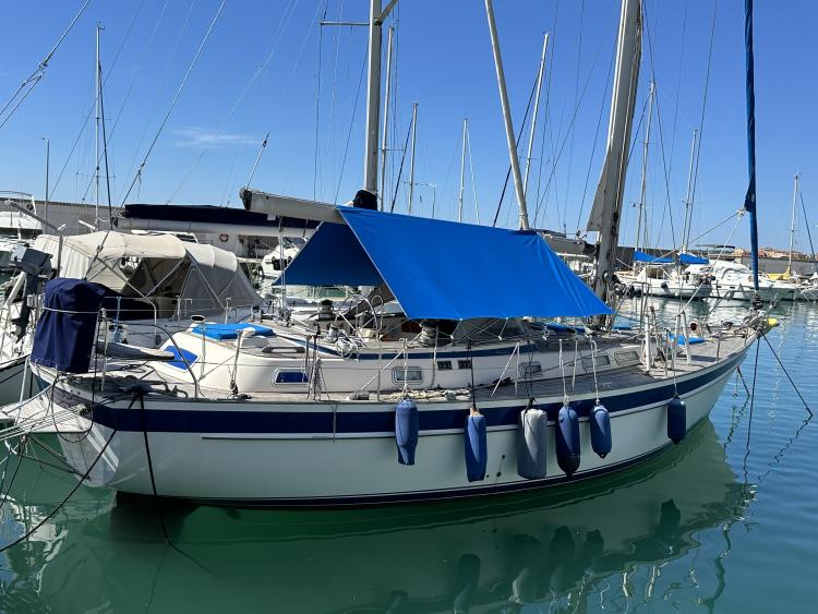 HALLBERG-RASSY 42F